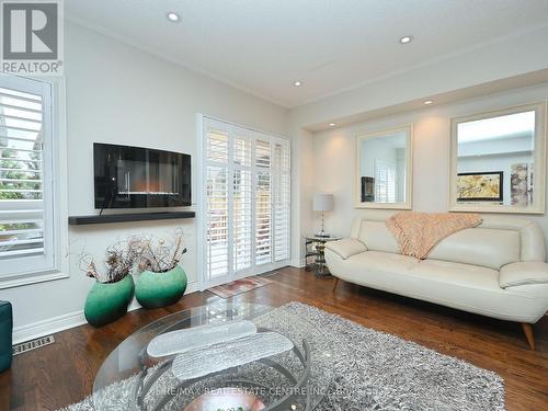 1142 Tupper Drive, Milton (Clarke), ON - Indoor Photo Showing Living Room