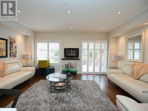 1142 Tupper Drive, Milton (Clarke), ON - Indoor Photo Showing Living Room