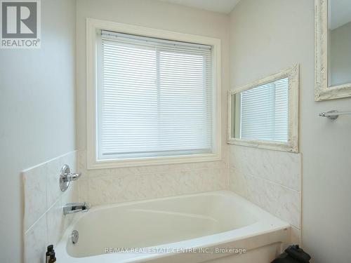 1142 Tupper Drive, Milton (Clarke), ON - Indoor Photo Showing Bathroom