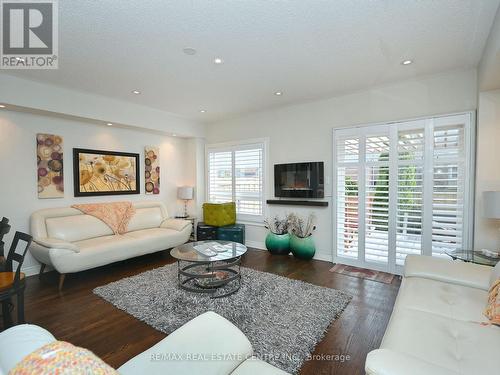 1142 Tupper Drive, Milton (Clarke), ON - Indoor Photo Showing Living Room