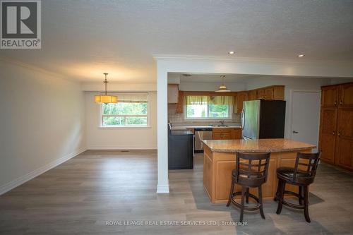 Upper - 521 Wildwood Drive, Oakville, ON - Indoor Photo Showing Other Room