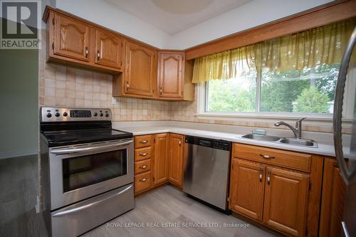 Upper - 521 Wildwood Drive, Oakville, ON - Indoor Photo Showing Kitchen With Double Sink