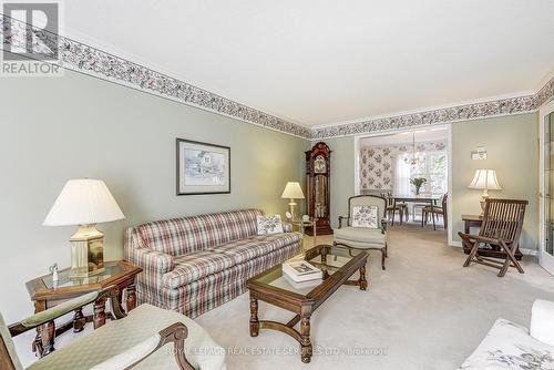 1301 Mapleridge Crescent, Oakville, ON - Indoor Photo Showing Living Room