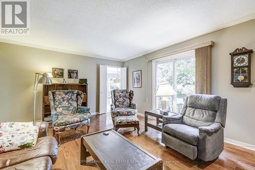 1301 Mapleridge Crescent, Oakville (Glen Abbey), ON - Indoor Photo Showing Living Room