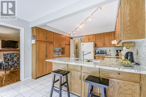 1301 Mapleridge Crescent, Oakville, ON - Indoor Photo Showing Kitchen