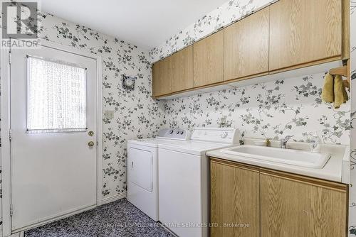 1301 Mapleridge Crescent, Oakville, ON - Indoor Photo Showing Laundry Room