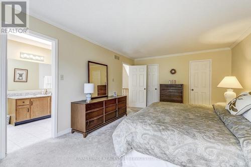 1301 Mapleridge Crescent, Oakville, ON - Indoor Photo Showing Bedroom