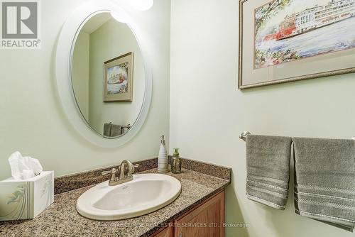 1301 Mapleridge Crescent, Oakville, ON - Indoor Photo Showing Bathroom