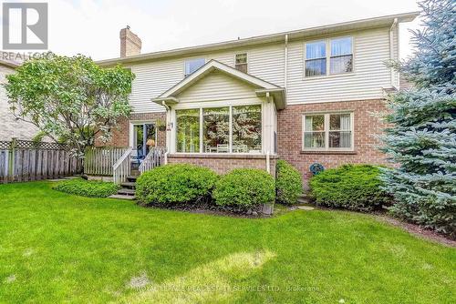 1301 Mapleridge Crescent, Oakville, ON - Outdoor