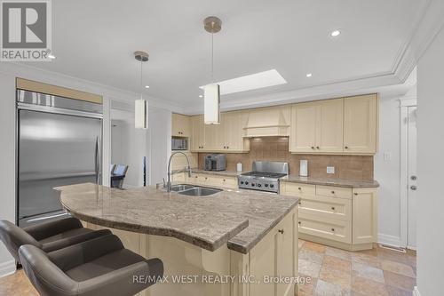 34 Lorraine Crescent, Brampton (Westgate), ON - Indoor Photo Showing Kitchen With Double Sink