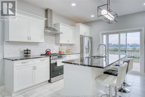 51 Kingsbridge Drive, Amherstburg, ON - Indoor Photo Showing Kitchen With Upgraded Kitchen