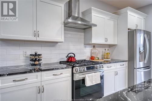 51 Kingsbridge Drive, Amherstburg, ON - Indoor Photo Showing Kitchen With Upgraded Kitchen