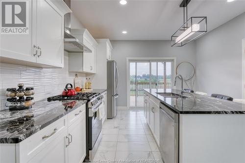 51 Kingsbridge Drive, Amherstburg, ON - Indoor Photo Showing Kitchen With Upgraded Kitchen