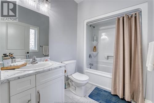 51 Kingsbridge Drive, Amherstburg, ON - Indoor Photo Showing Bathroom