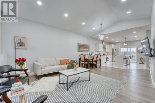 51 Kingsbridge Drive, Amherstburg, ON - Indoor Photo Showing Living Room