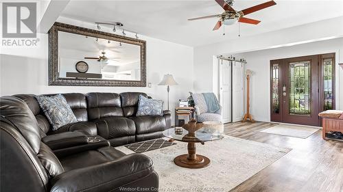 793 Valentino Drive, Lakeshore, ON - Indoor Photo Showing Living Room