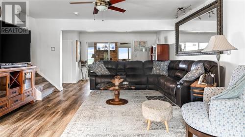 793 Valentino Drive, Lakeshore, ON - Indoor Photo Showing Living Room