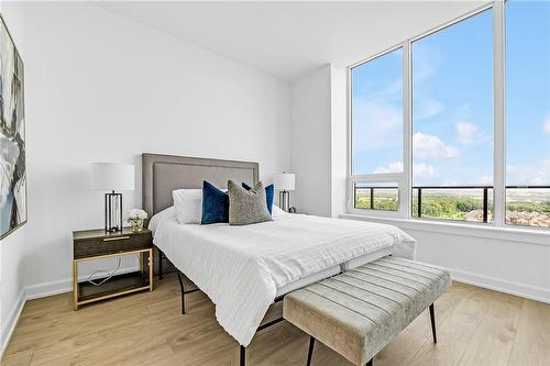 3220 William Coltson Avenue|Unit #2207, Oakville, ON - Indoor Photo Showing Bedroom