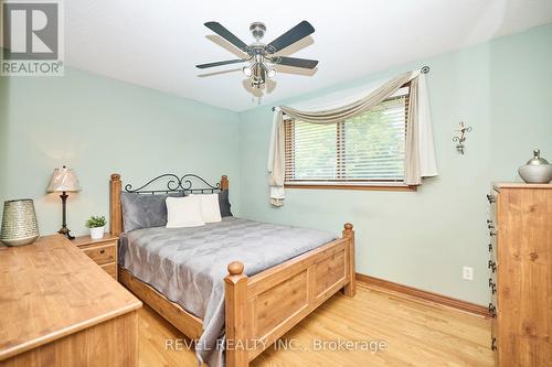 7151 Maywood Street, Niagara Falls, ON - Indoor Photo Showing Bedroom