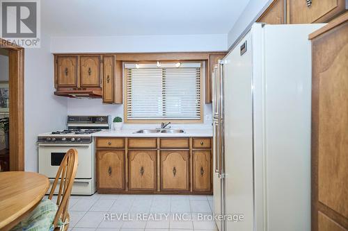 7151 Maywood Street, Niagara Falls, ON - Indoor Photo Showing Kitchen With Double Sink