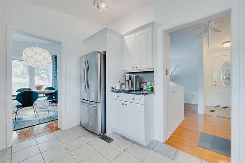 112 Buckingham Drive, Hamilton, ON - Indoor Photo Showing Kitchen