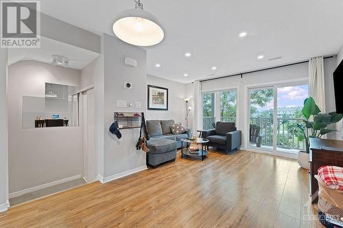 3375 Cambrian Road, Ottawa, ON - Indoor Photo Showing Living Room