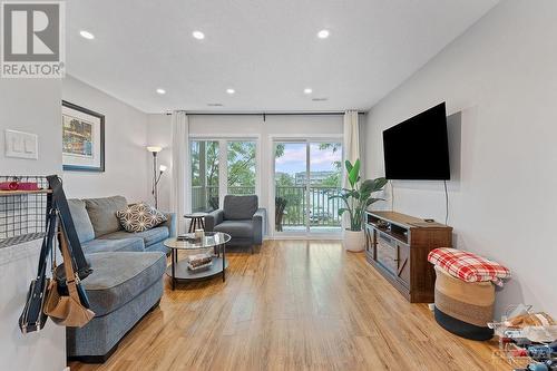 3375 Cambrian Road, Ottawa, ON - Indoor Photo Showing Living Room