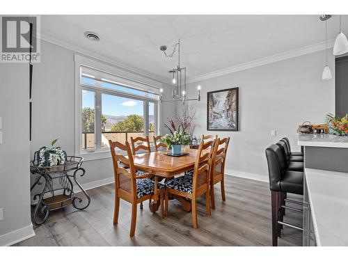 2901 Abbott Street Unit# 401, Kelowna, BC - Indoor Photo Showing Dining Room