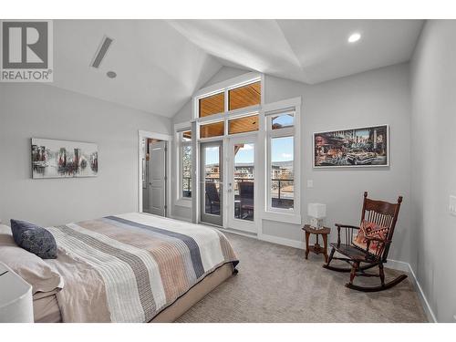 2901 Abbott Street Unit# 401, Kelowna, BC - Indoor Photo Showing Bedroom