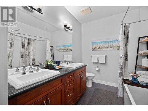 2901 Abbott Street Unit# 401, Kelowna, BC - Indoor Photo Showing Bathroom