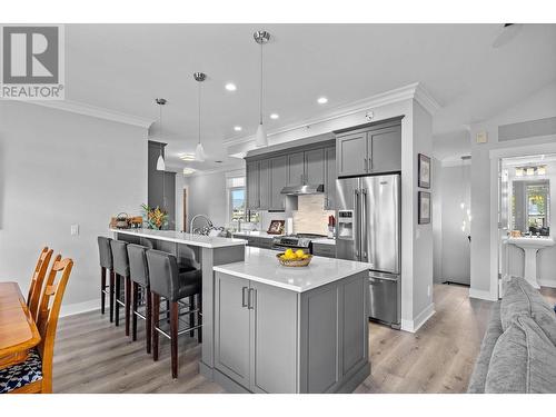 2901 Abbott Street Unit# 401, Kelowna, BC - Indoor Photo Showing Kitchen With Upgraded Kitchen