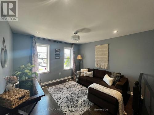 821 O'Reilly Crescent, Shelburne, ON - Indoor Photo Showing Living Room