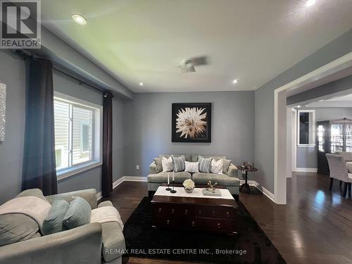 821 O'Reilly Crescent, Shelburne, ON - Indoor Photo Showing Living Room