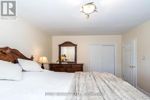 14 Burke Street, Toronto (Newtonbrook West), ON - Indoor Photo Showing Bedroom