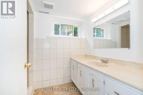 14 Burke Street, Toronto (Newtonbrook West), ON - Indoor Photo Showing Bathroom