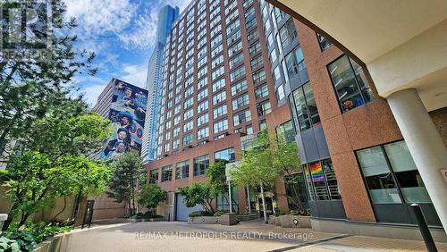 810 - 7 Carlton Street, Toronto, ON - Outdoor With Facade