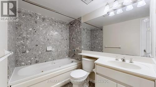 810 - 7 Carlton Street, Toronto, ON - Indoor Photo Showing Bathroom