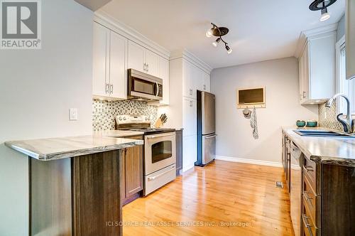 1552 Bourcier Drive, Ottawa, ON - Indoor Photo Showing Kitchen With Upgraded Kitchen