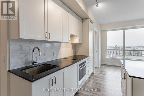 809 - 9075 Jane Street, Vaughan, ON - Indoor Photo Showing Kitchen With Upgraded Kitchen