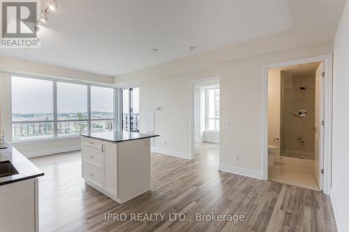 809 - 9075 Jane Street, Vaughan, ON - Indoor