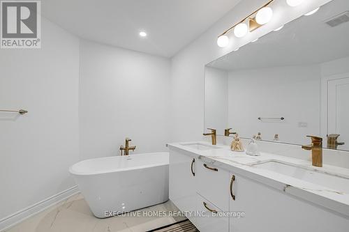 374 Gilpin Drive, Newmarket (Woodland Hill), ON - Indoor Photo Showing Bathroom