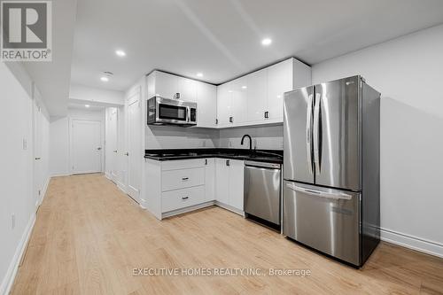 374 Gilpin Drive, Newmarket (Woodland Hill), ON - Indoor Photo Showing Kitchen