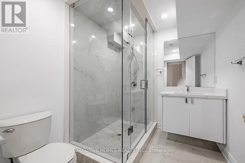 374 Gilpin Drive, Newmarket, ON - Indoor Photo Showing Bathroom