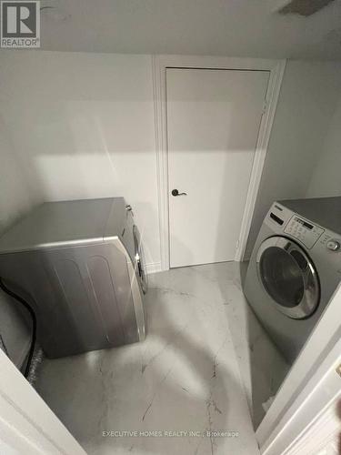 374 Gilpin Drive, Newmarket (Woodland Hill), ON - Indoor Photo Showing Laundry Room