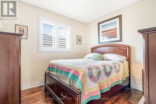 112 Crompton Drive, Barrie (Little Lake), ON - Indoor Photo Showing Bedroom