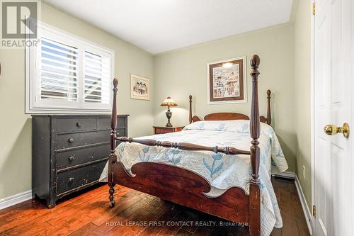 112 Crompton Drive, Barrie, ON - Indoor Photo Showing Bedroom