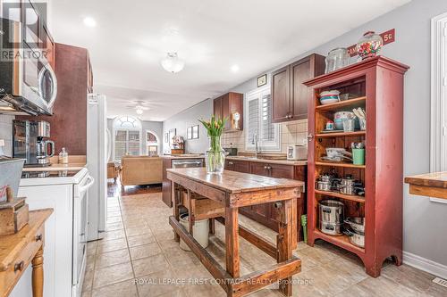 112 Crompton Drive, Barrie (Little Lake), ON - Indoor Photo Showing Kitchen