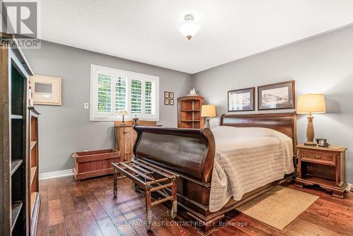 112 Crompton Drive, Barrie (Little Lake), ON - Indoor Photo Showing Bedroom