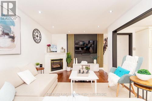 64 Banington Cres Crescent, Brampton (Snelgrove), ON - Indoor Photo Showing Living Room With Fireplace