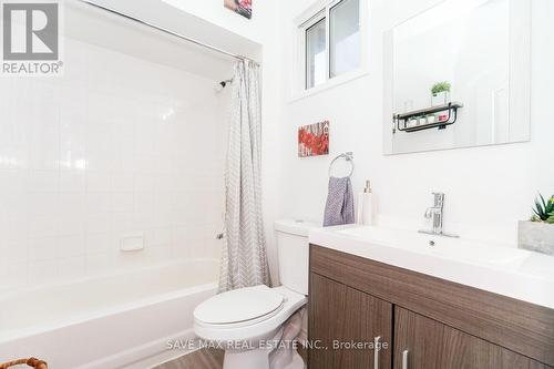 64 Banington Cres Crescent, Brampton (Snelgrove), ON - Indoor Photo Showing Bathroom